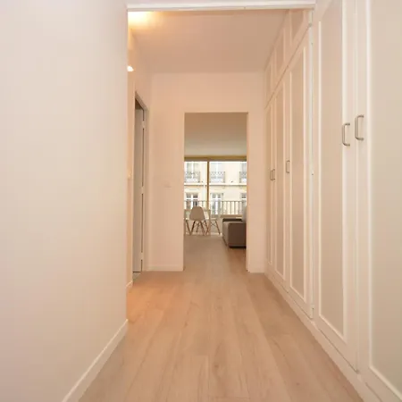 Arc De Triomphe מלון דירות 4*